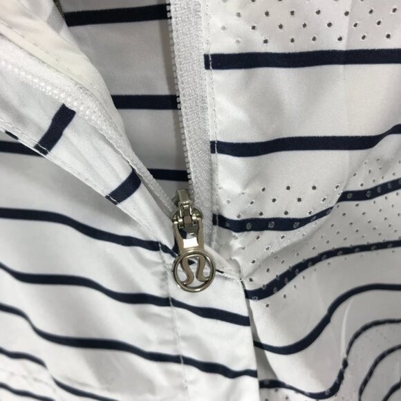 Lululemon Run In The Rain Jacket Quiet Stripe White Deep Indigo Sz 4 - Picture 5 of 15